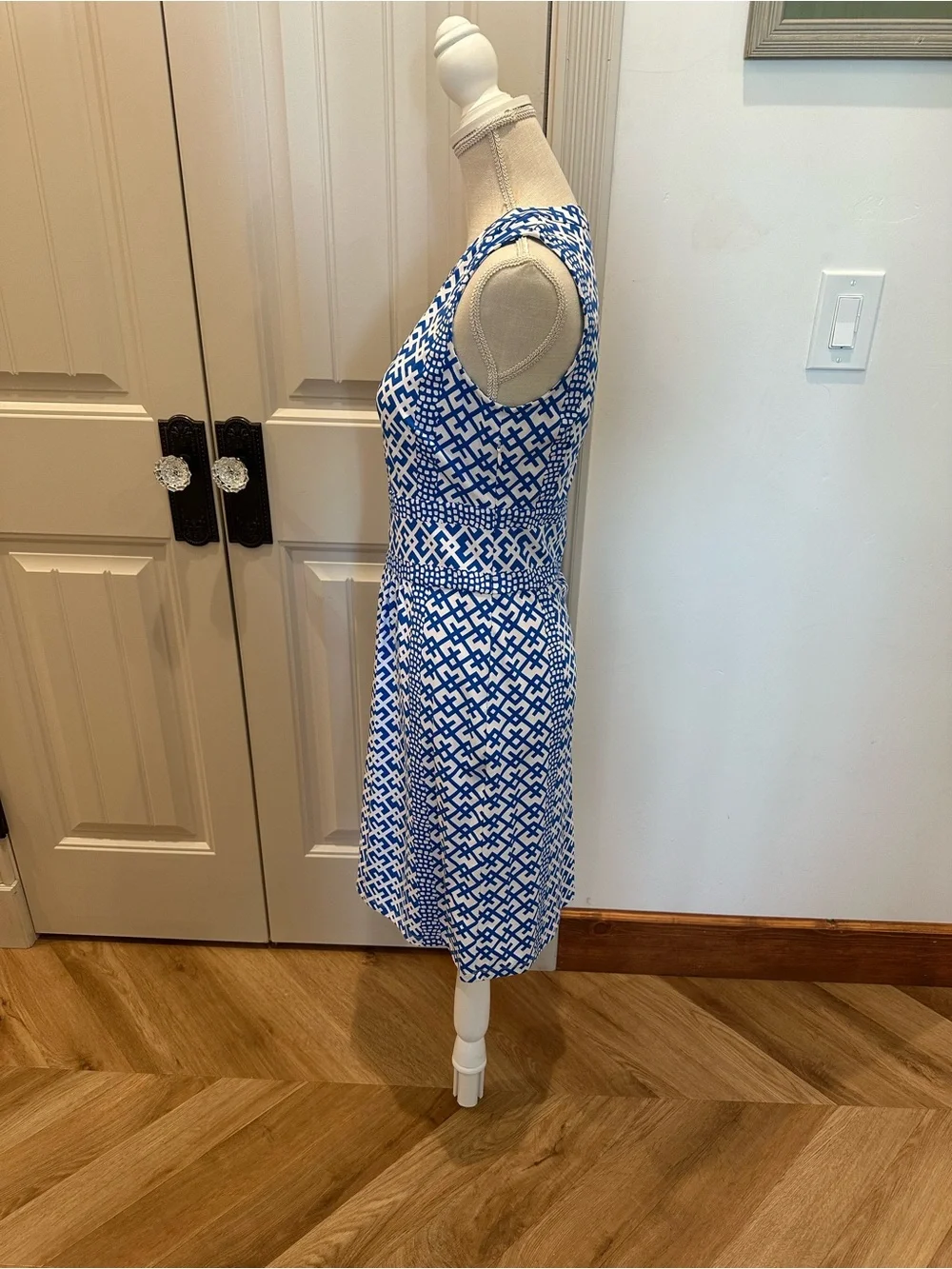 J McLaughlin Lola Dress, Blue/wht Geometric, Catalina Cloth Jersey, Sz S, nwt - Picture 2 of 7